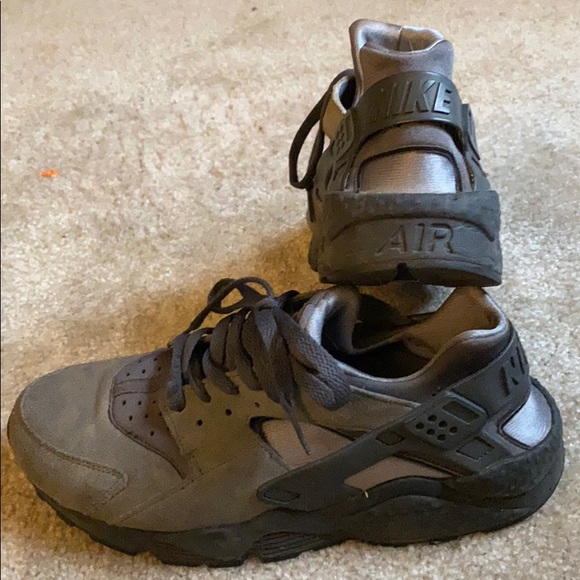 Nike shoes - Picture 2 of 4